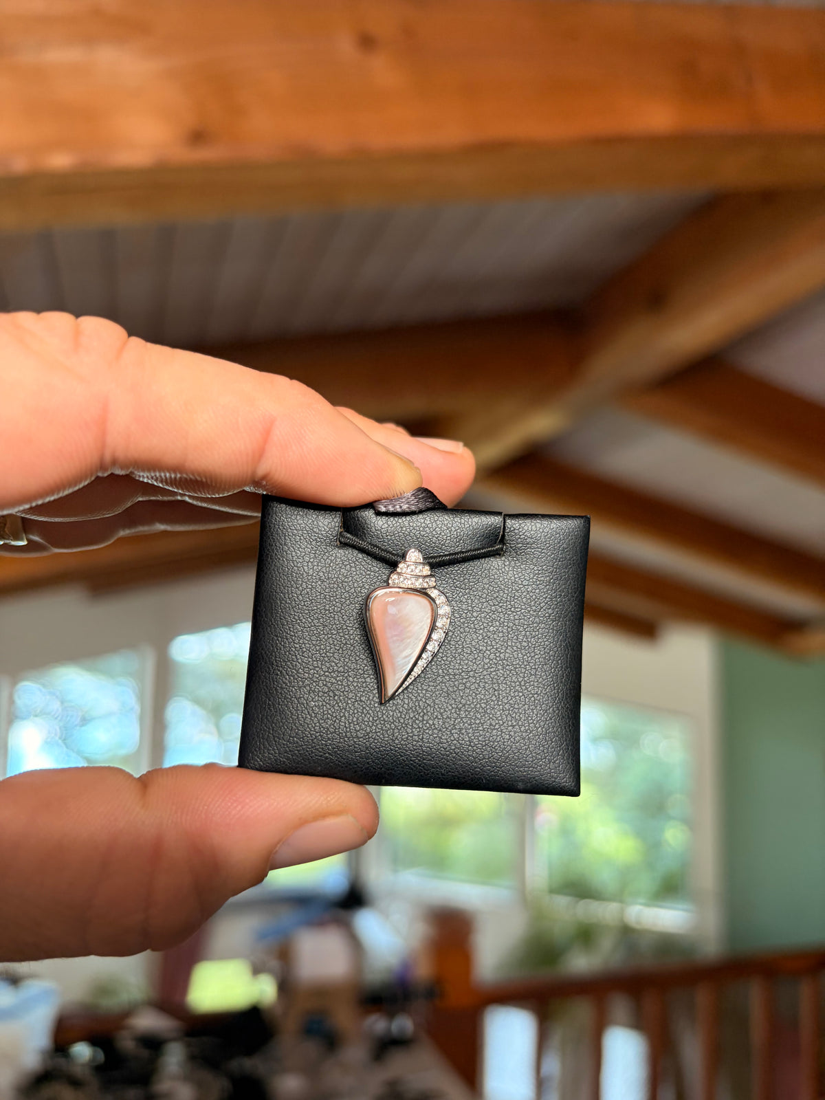 Conch Shell Pendant (Mother of Pearl), 