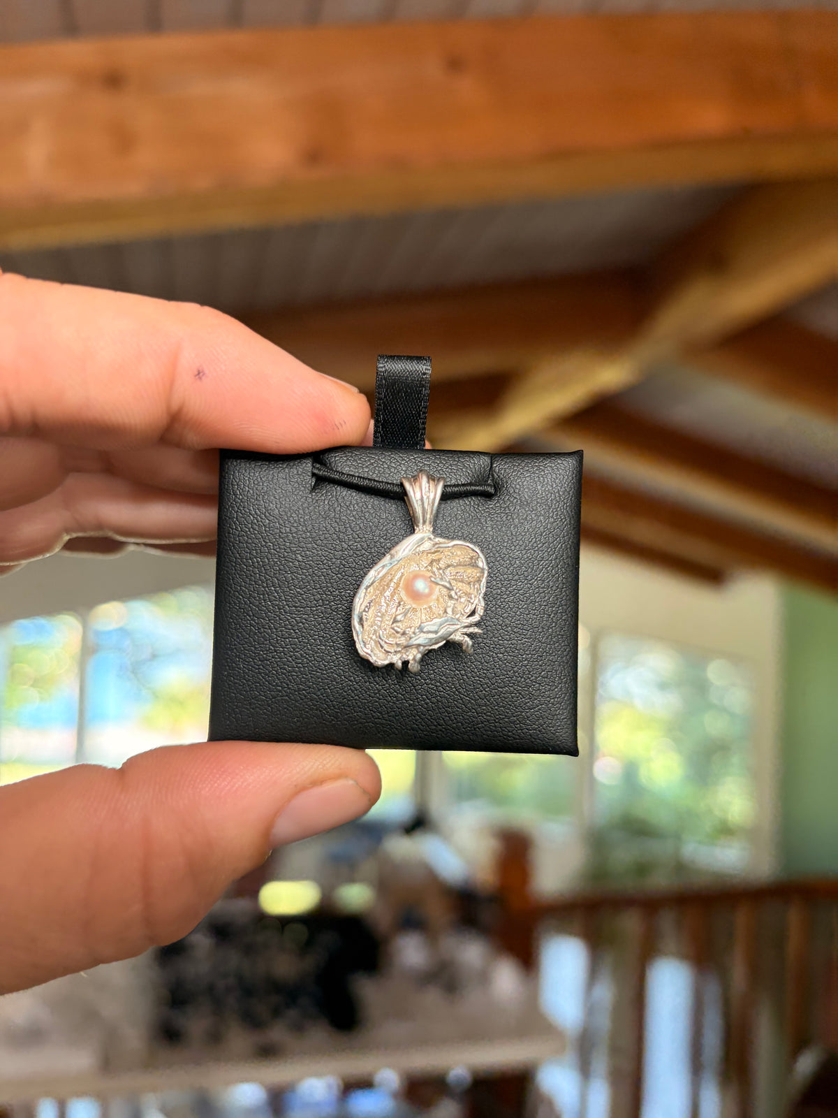 Crab on Scallop Shell (Pearl), 
